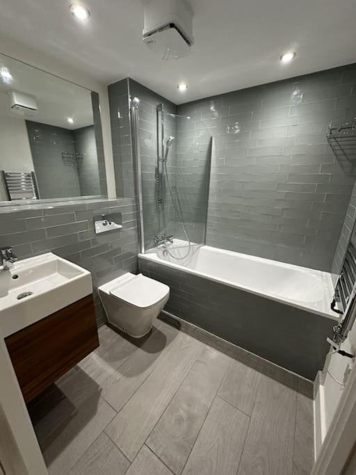 Luxurious 1-Bedroom With Parking Birmingham Luaran gambar